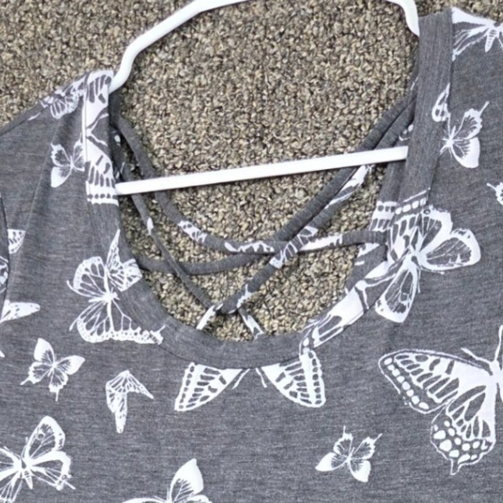 No Boundaries Butterfly Print T-Shirt Women XXL Gray Strappy Back Short Sleeve - Picture 3 of 7